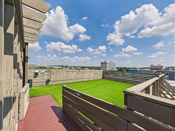 4th image of 515 E Market St APT 511
