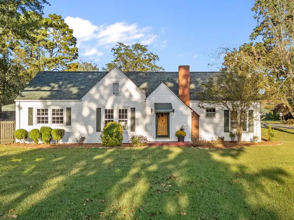 600 N Baker St, Four Oaks, NC 27524