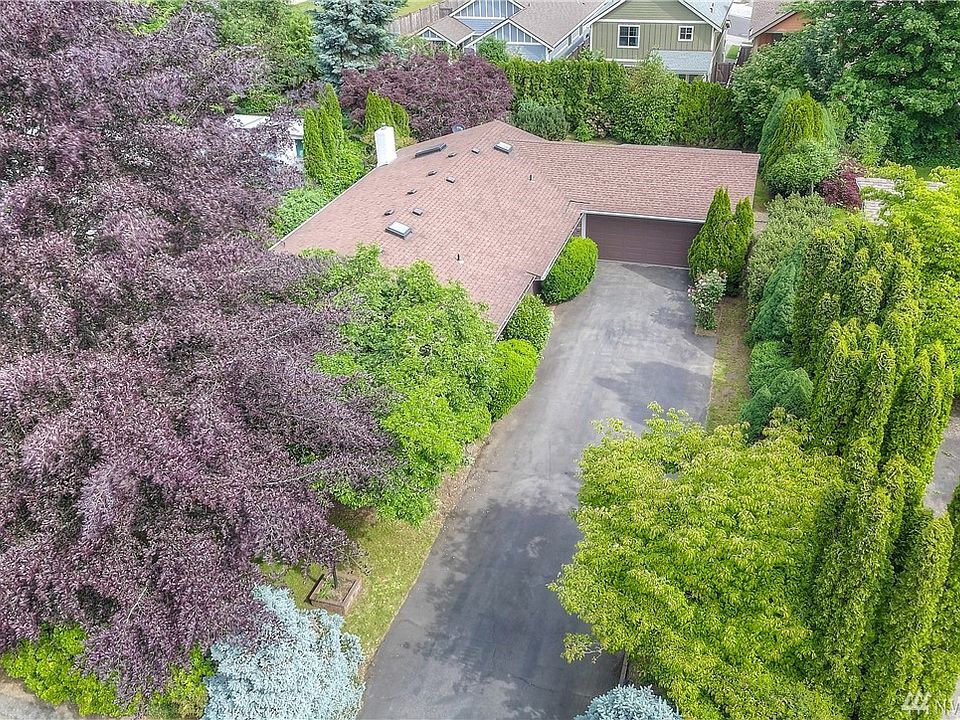 1st image of 3610 Surrey Dr NE