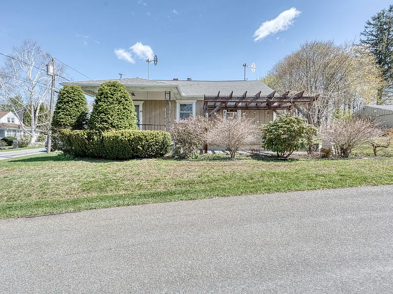 65 Tyler Lake Hts — Photo 2