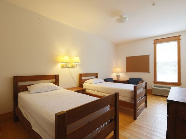 603 Harriot St ROOM 3