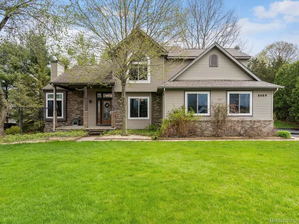 8089 Hillside Lakes Dr, Brighton, MI 48116