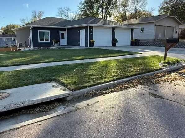105 E 7th St, Dell Rapids, SD 57022