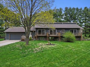 765 W Tomlin Rd, Dousman, WI 53118