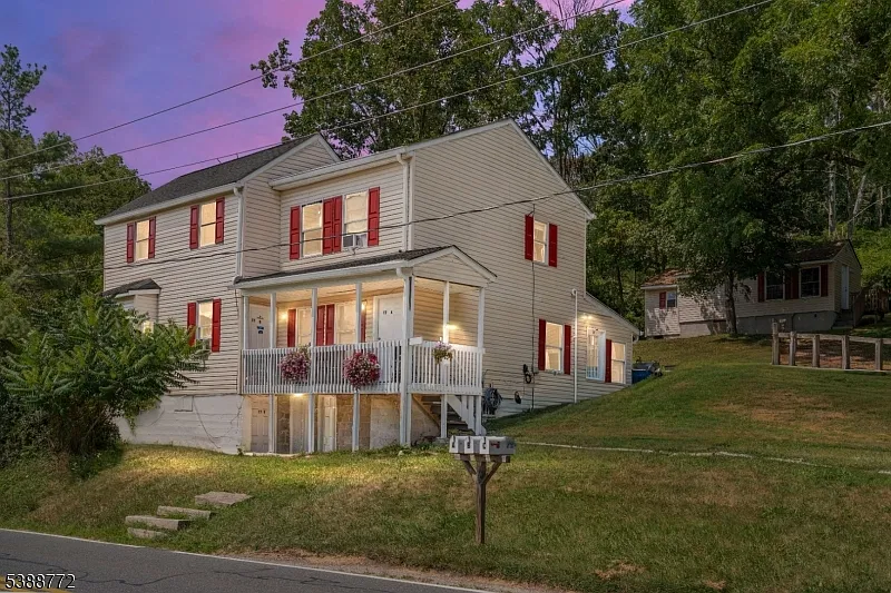 2 bed, 1.0 bath, $2,250 — Photo 4