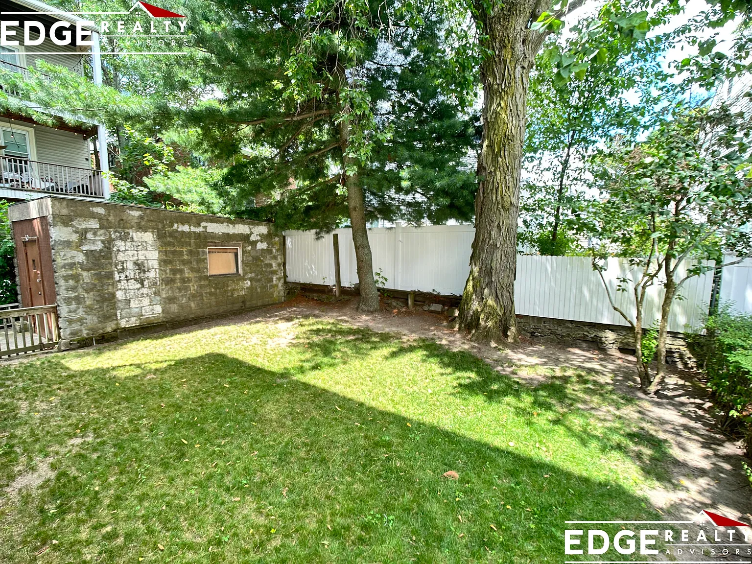 3 bed, 1250 sqft, $3,300 — Photo 3