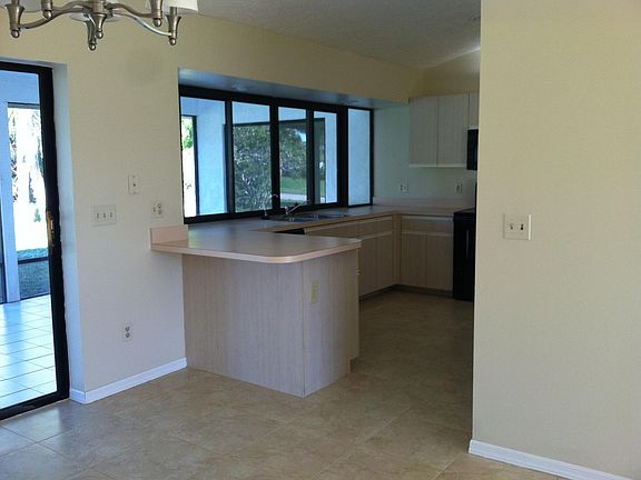 5th image of 2182 SW BRISBANE Street