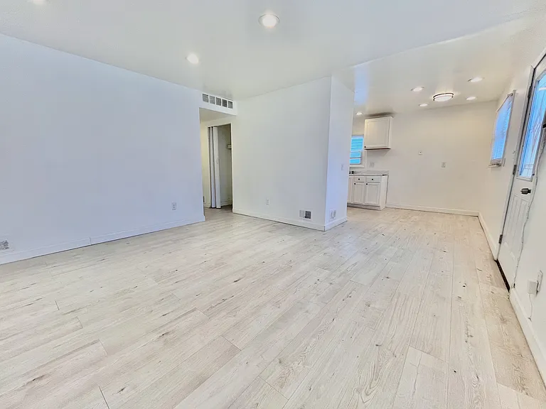 17381 Charest Ave — Photo 2