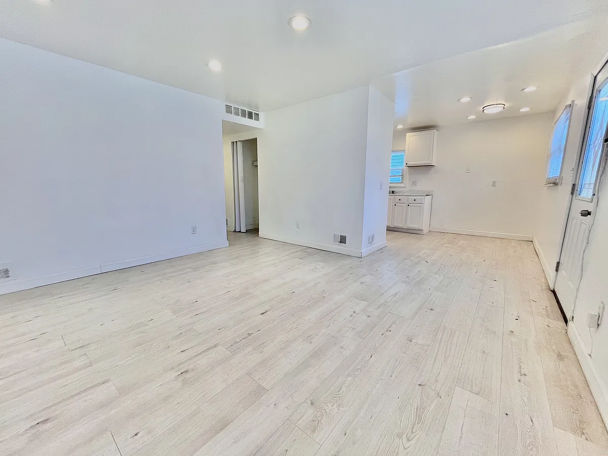 Building Photo - 17381 Charest Ave