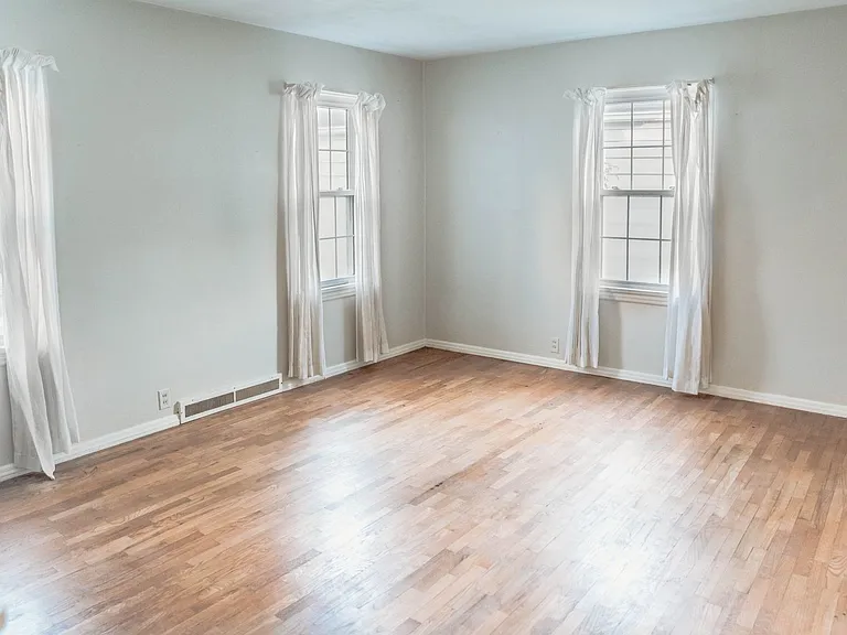 1312 N Woodridge Ave — Photo 6