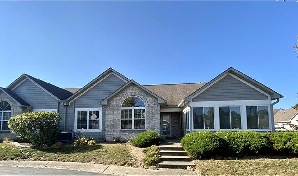 Front Entrance -  End/Corner Unit