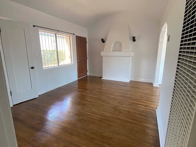 1134 N Evergreen Ave — Photo 4