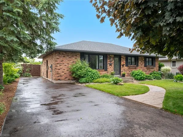 3 Kamps Cres, Tillsonburg, ON N4G 5H8