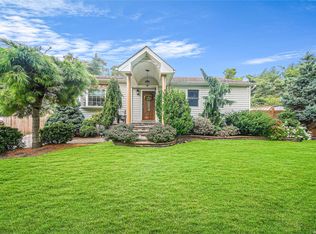 205 Tremont Rd, Lindenhurst, NY 11757