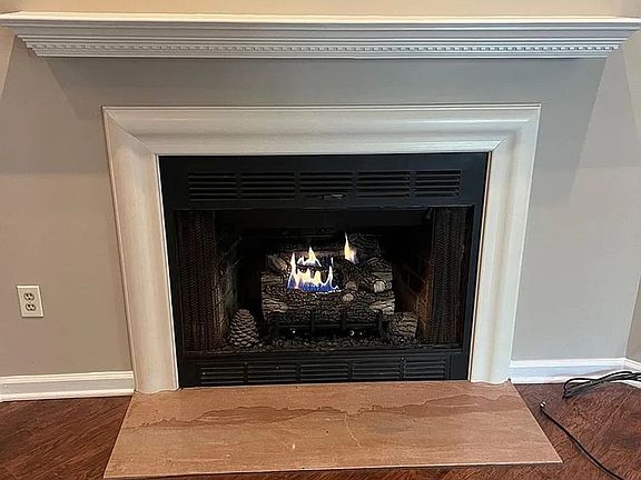 5th image of 8725 Shoreham Blvd