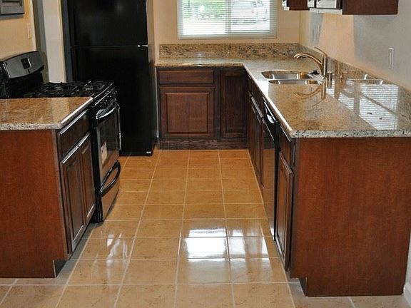 3rd image of 25353 Holly Vista Blvd
