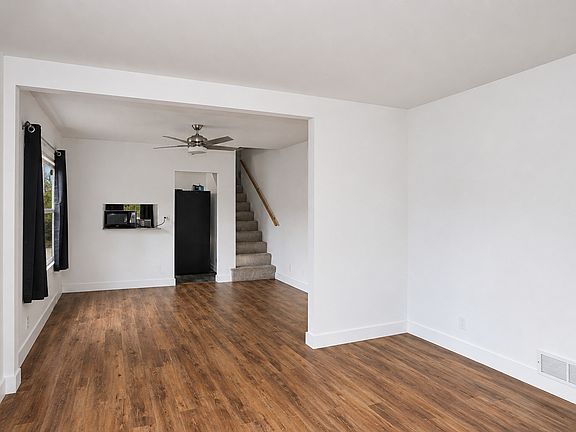 4th image of 658 Columbia Ave