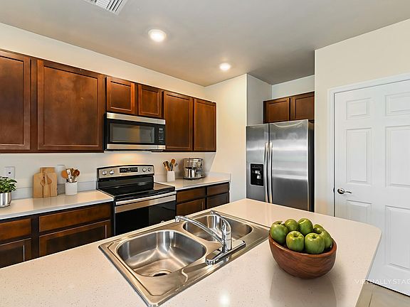 5th image of 15038 Wildflower Cir