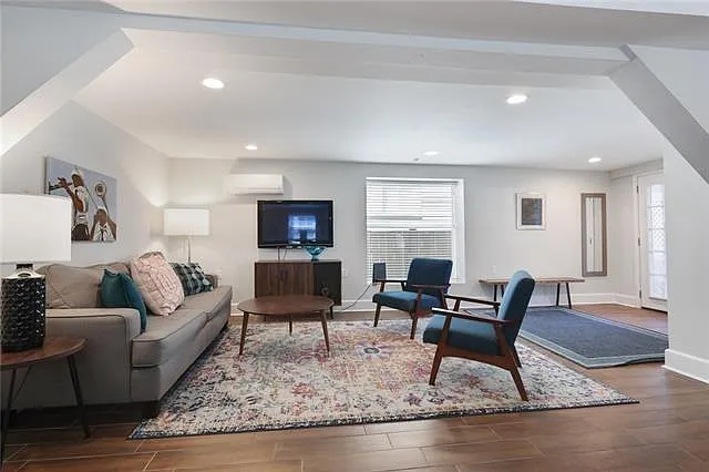 2 bed, 1183 sqft, $2,000 — Photo 4
