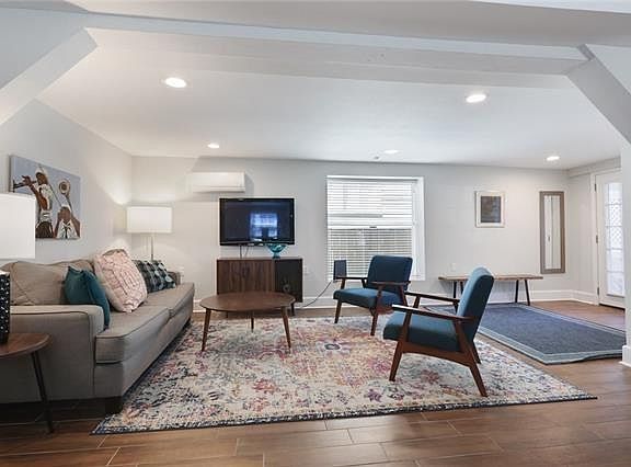 4th image of 4322 Jena St #B
