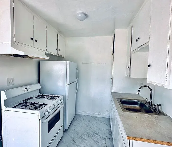 622 W 92nd St #3 — Photo 3