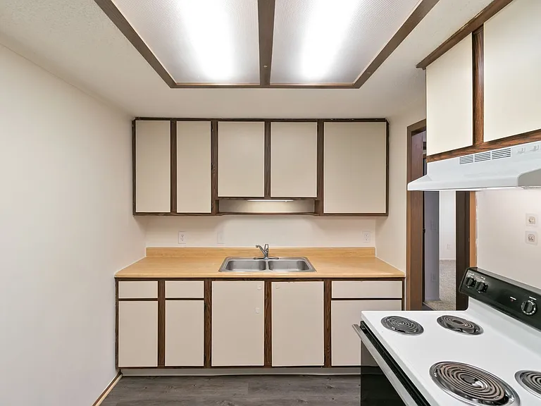 1373 Montgomery Ct — Photo 31