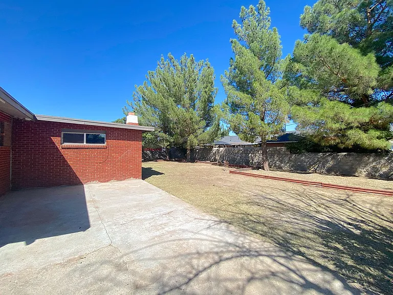 4424 Eleanor Way — Photo 23