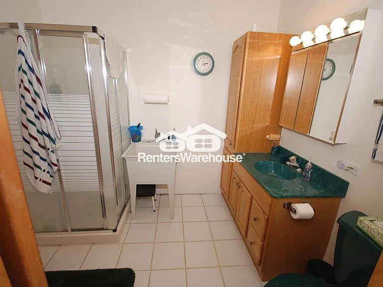 2310 N Lake Dr — Photo 14
