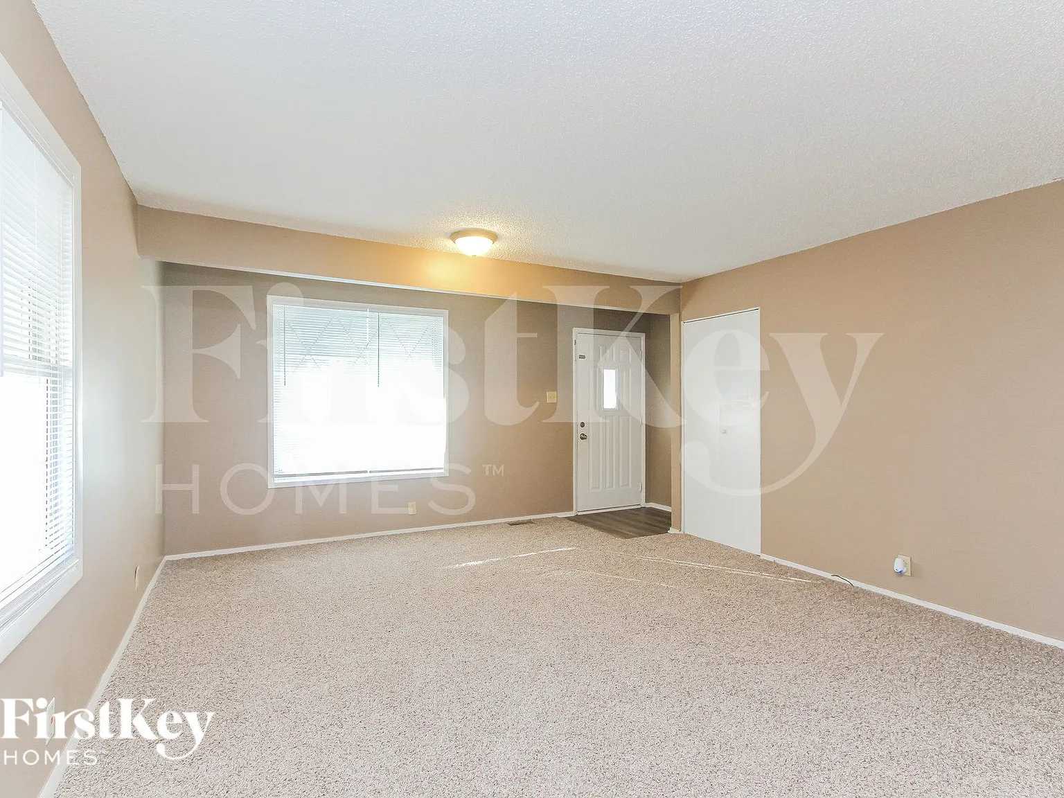3 bed, 1.0 bath, 1800 sqft, $1,865 — Photo 3