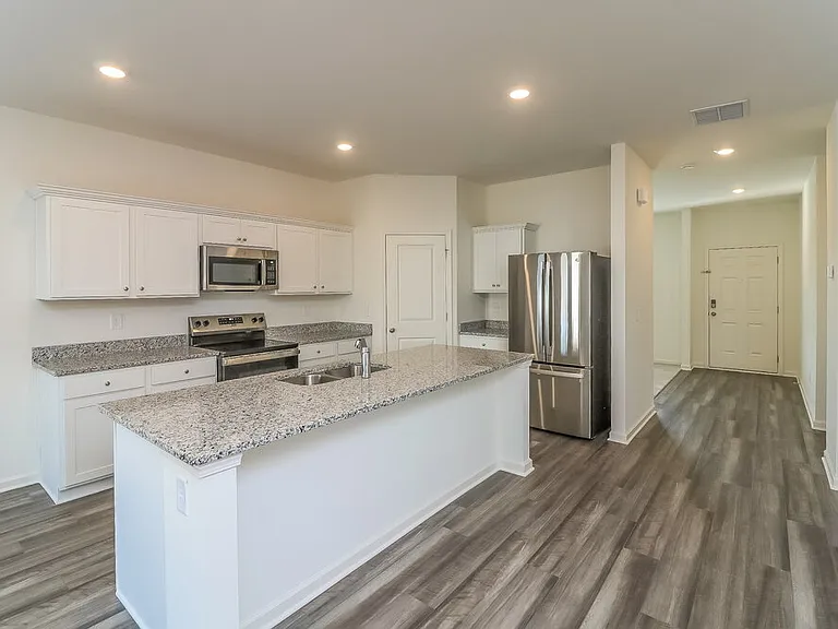 136 Hargrave Ave — Photo 9