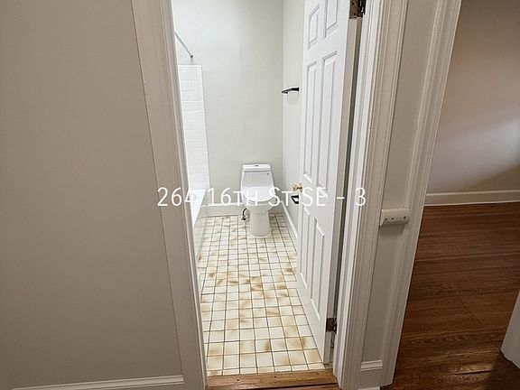 3rd image of 264 16th St SE APT 3