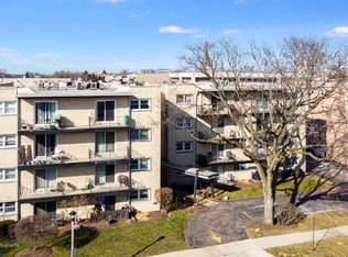 5214 Galitz St APT 103, Skokie, IL 60077