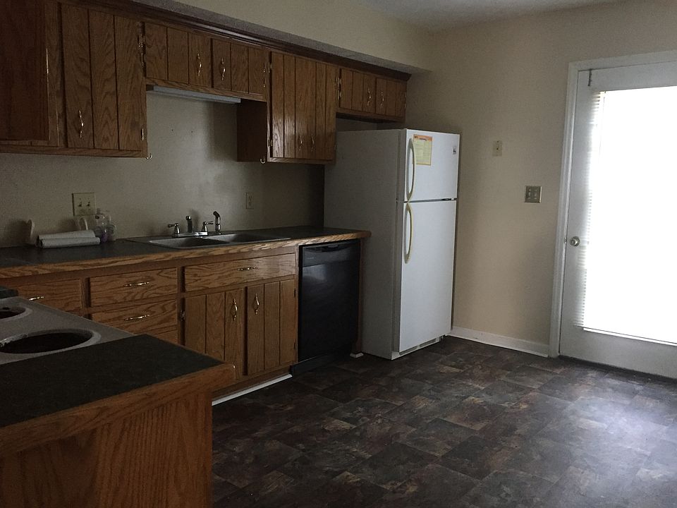 2nd image of 440 Newcomb St