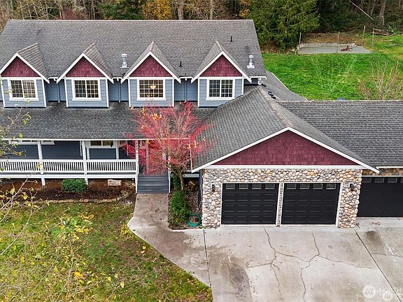 2nd image of 223 S Camano Ridge Road