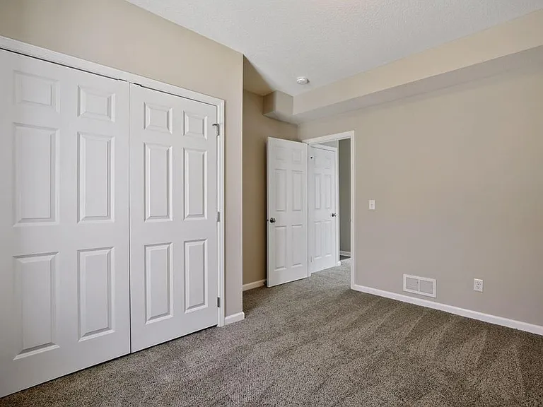 2050 W Broadway Ave — Photo 12