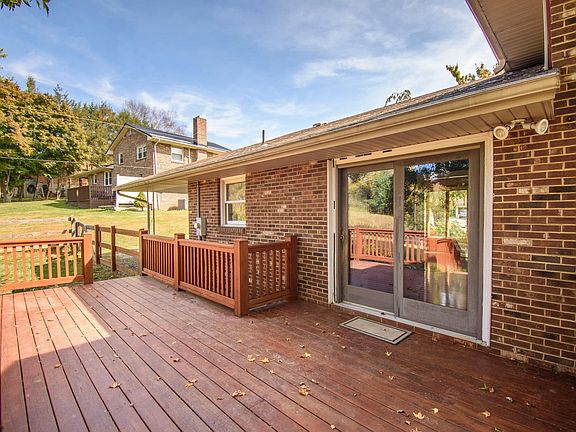 3rd image of 70 Linden Ct