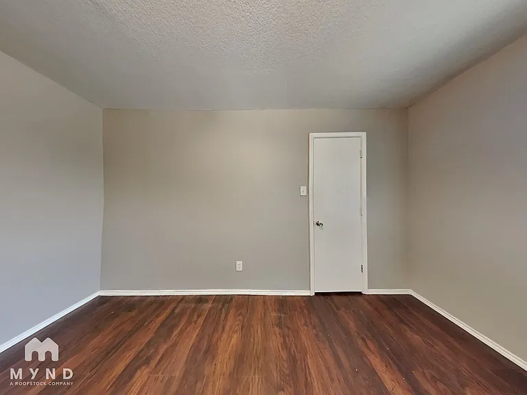 327 W Little Creek Rd — Photo 15