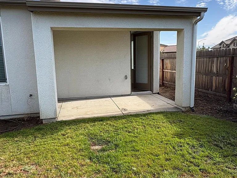 5990 E Kerckhoff Ave — Photo 33