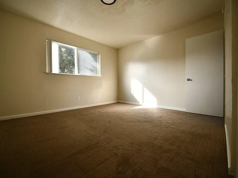 2821 Harrison St — Photo 10