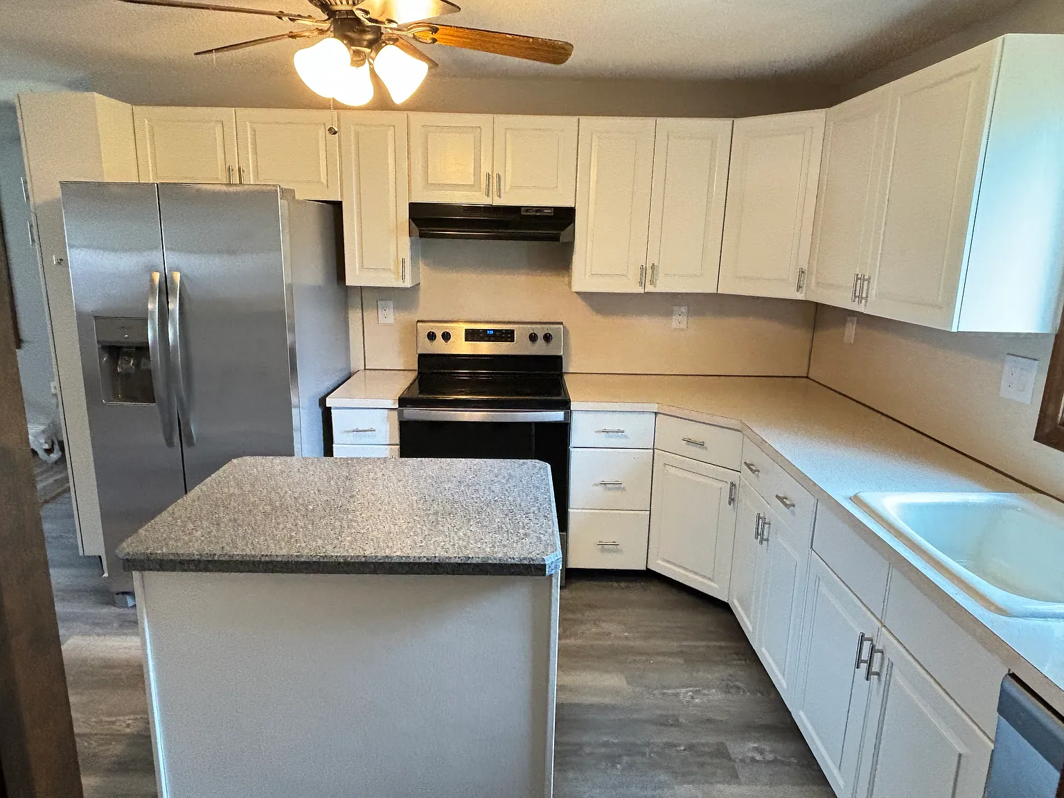 2 bed, 1000 sqft, $1,700 — Photo 2