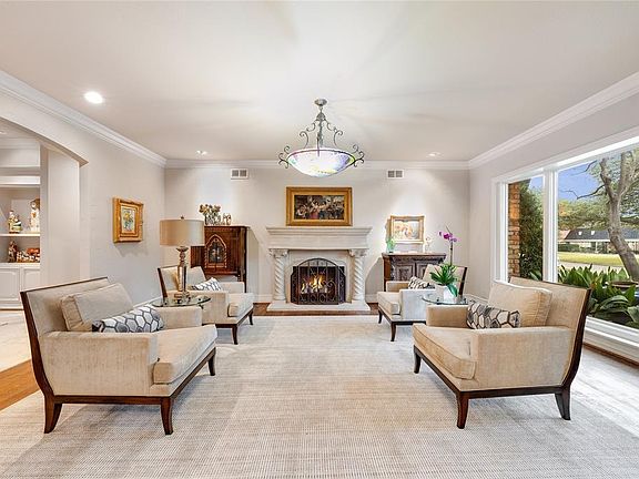 5th image of 5231 Royal Crest Dr