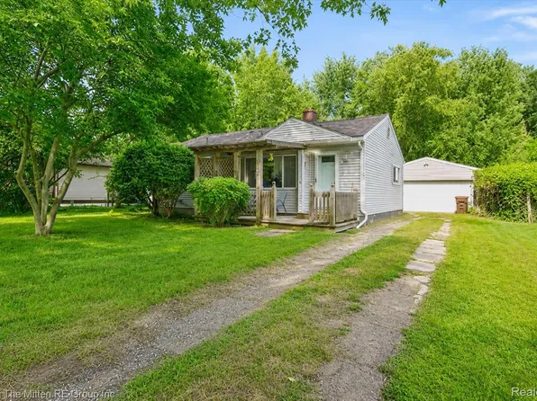 21847 Fenster St, Belleville, MI 48111