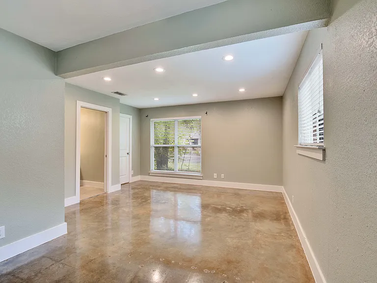 2303 Southern Oaks Dr — Photo 21