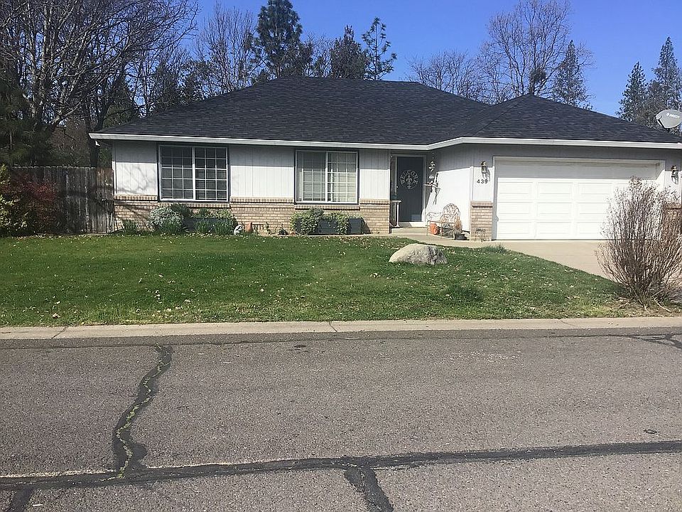 1st image of 439 Yew Wood Dr