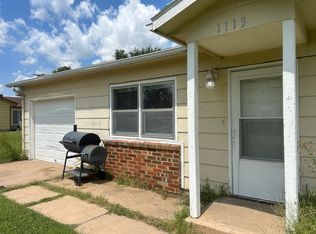 1113 E 10th St, Wellington, KS 67152