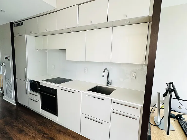 15 Grenville St #2103 — Photo 7