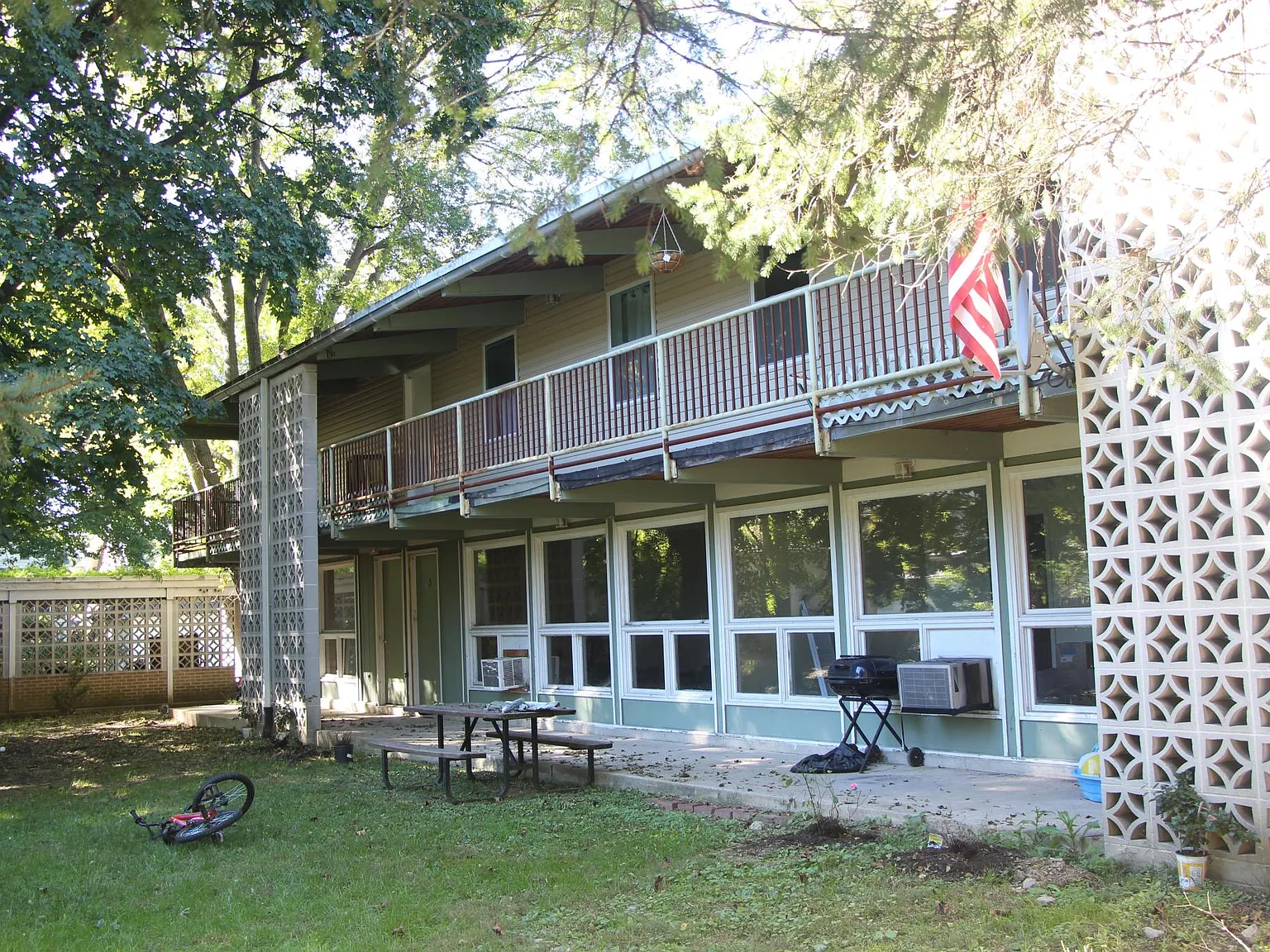 2 bed, 800 sqft, $1,400 — Photo 2