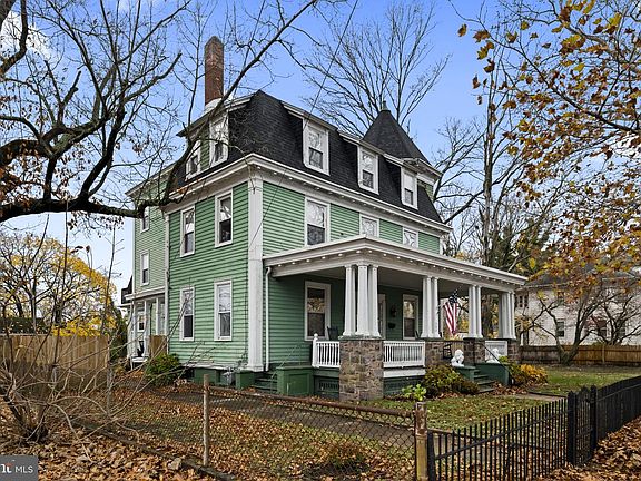 3rd image of 504 Columbia Ave