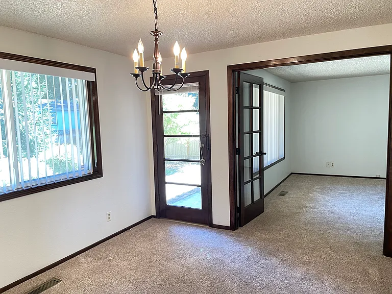 6308 Woodlawn Dr NE — Photo 11