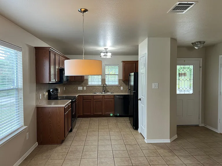 1604 Corn Hill Ln — Photo 9